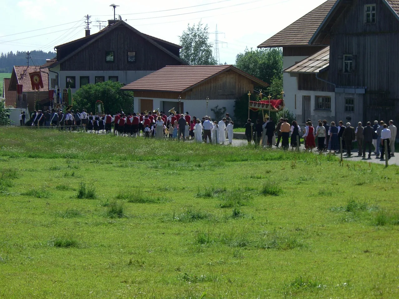 Fronleichnamsprozession mit Traghimmel